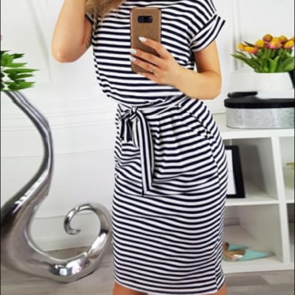 Dress - Picture 2 of 11